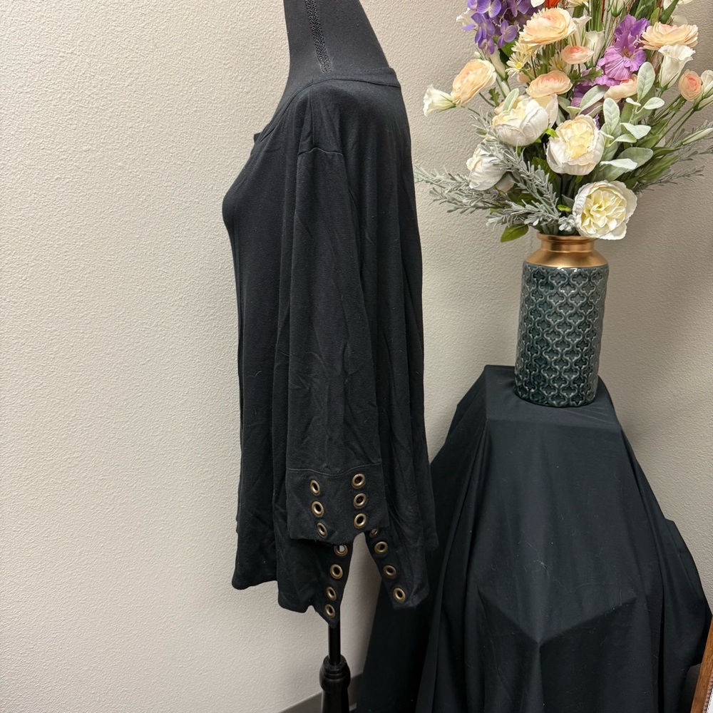 Cato Plus 26/28W Black Long Sleeve Grommet Cuff Top Boho Chic Fall Winter - Picture 2 of 6